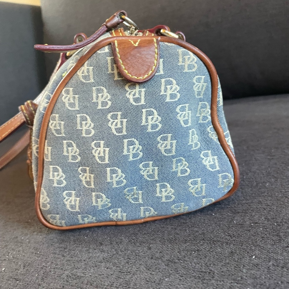Dooney & Bourke Monogram Cloth Barrel Blue and Tan Shoulder Bag Y2K - Picture 7 of 15